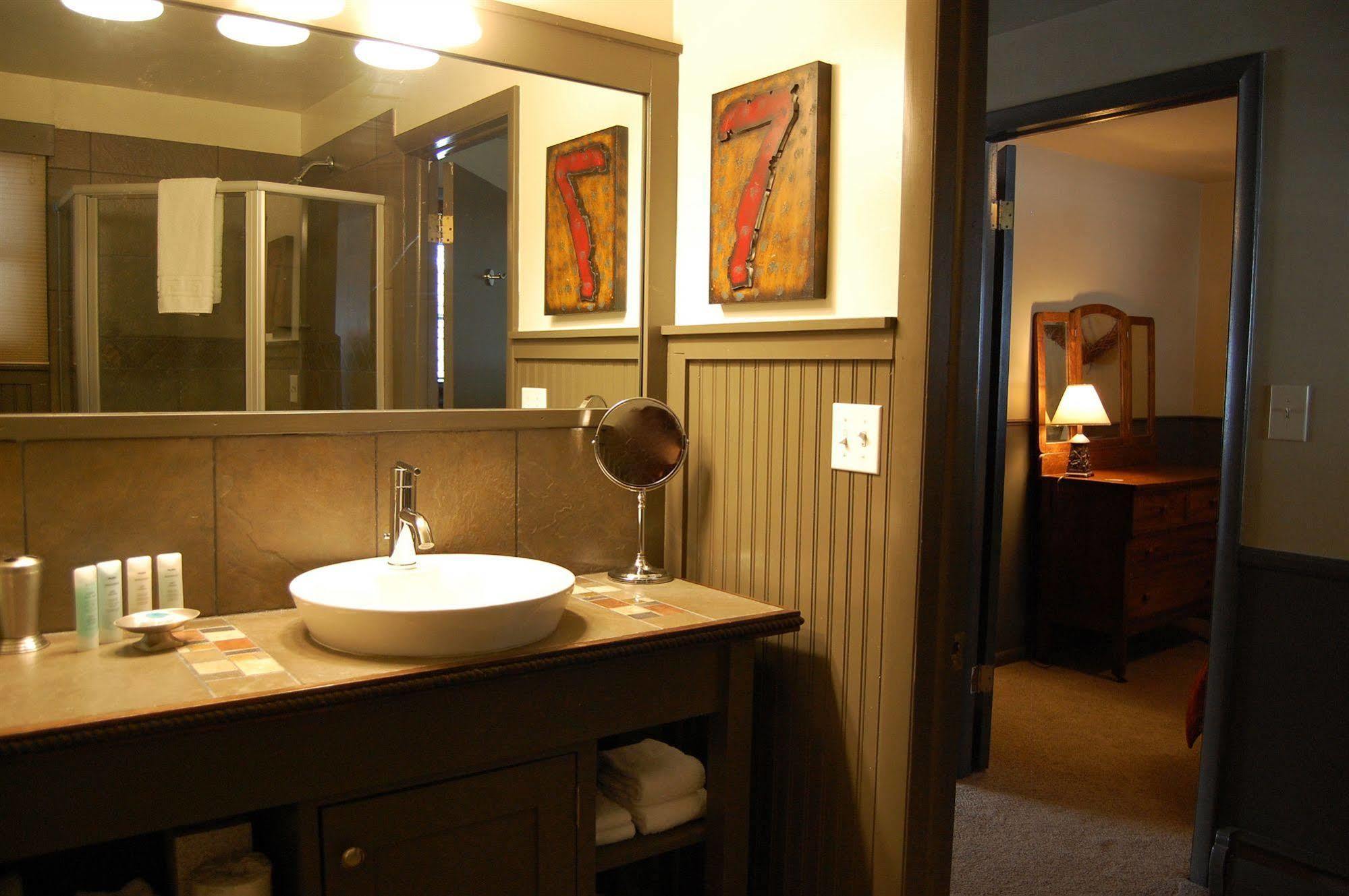 Highland Haven Creekside Inn Evergreen Eksteriør bilde