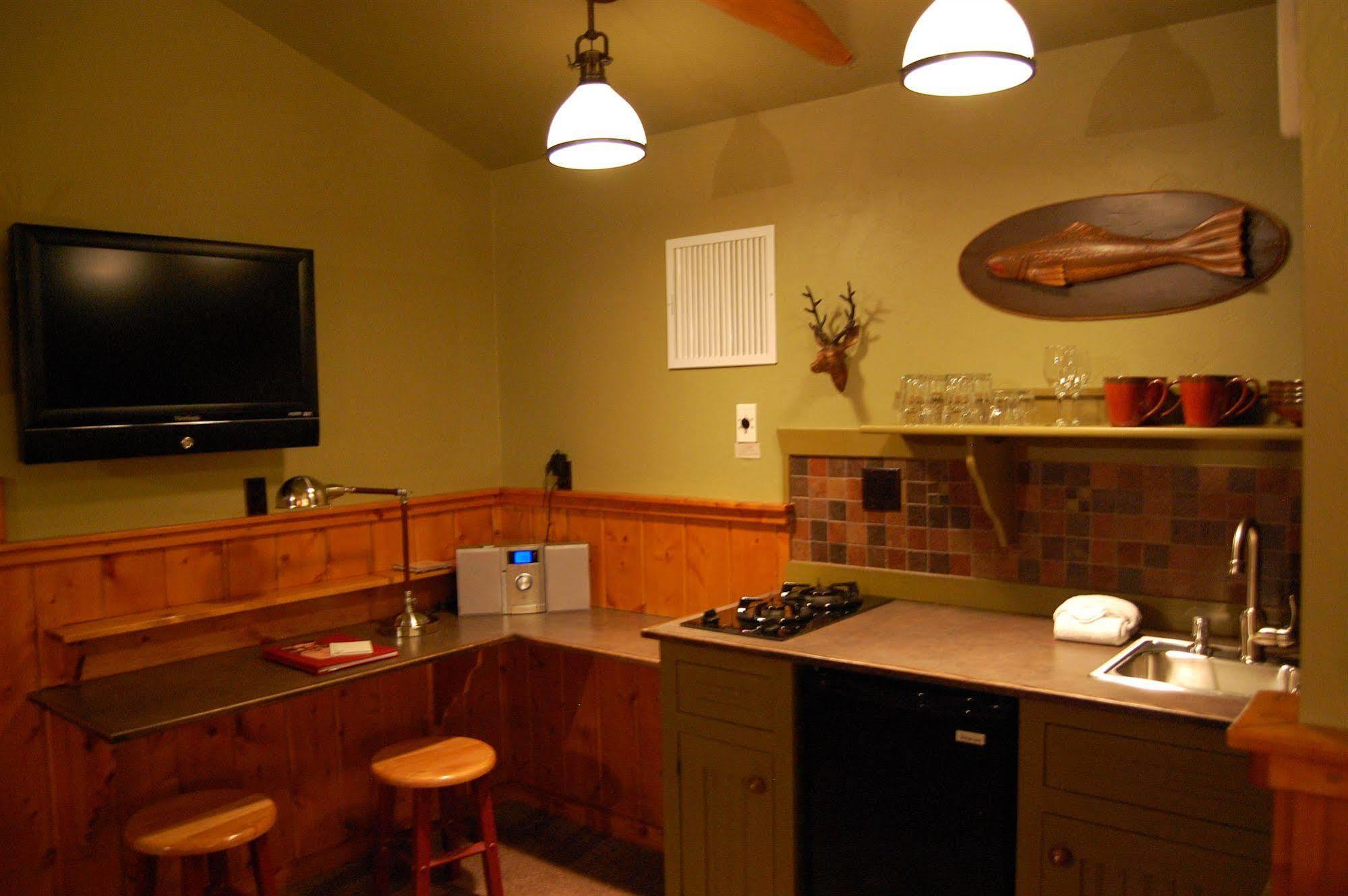 Highland Haven Creekside Inn Evergreen Eksteriør bilde